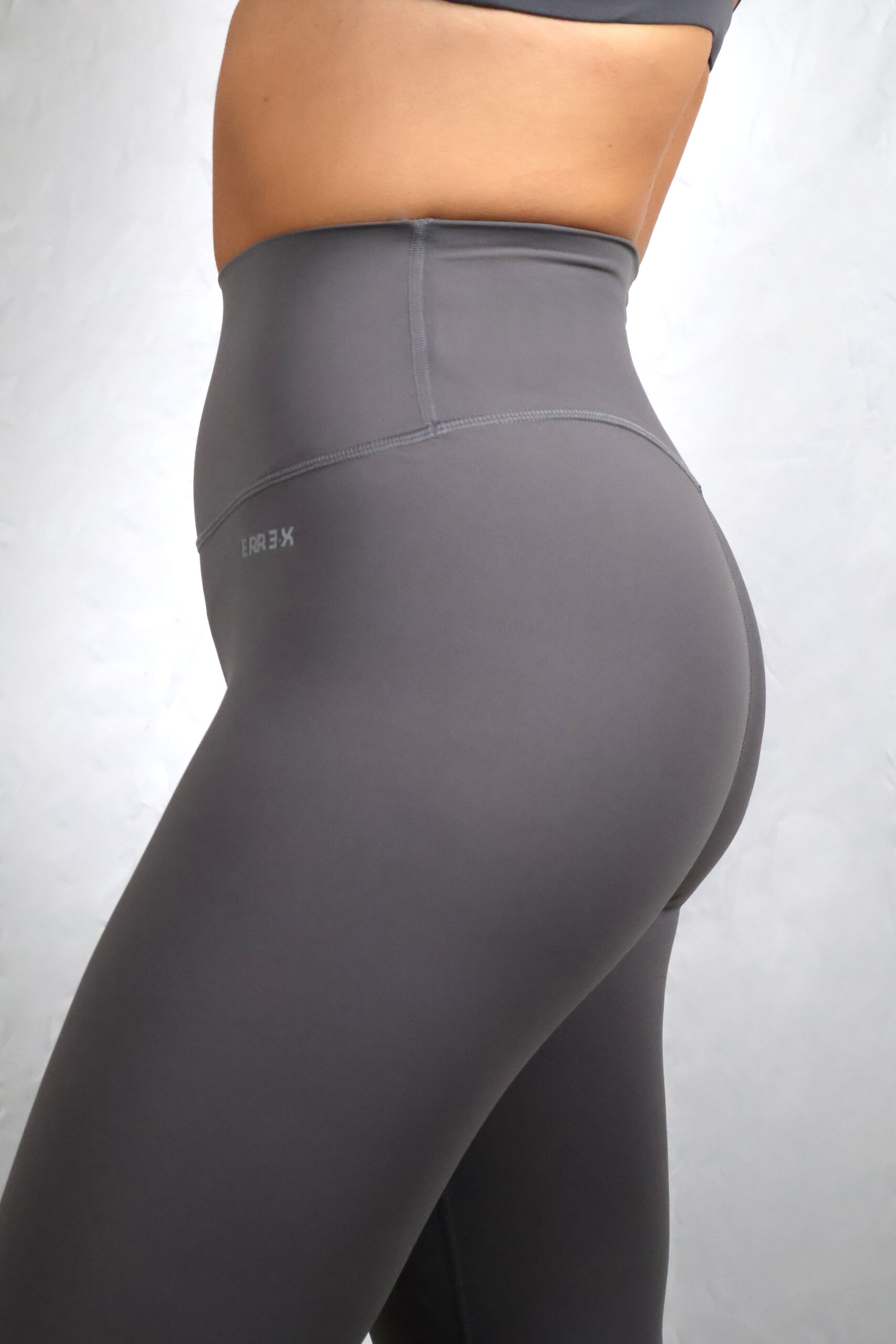 LEGGING HOLD 3 Copia de E Legging gris 1 scaled