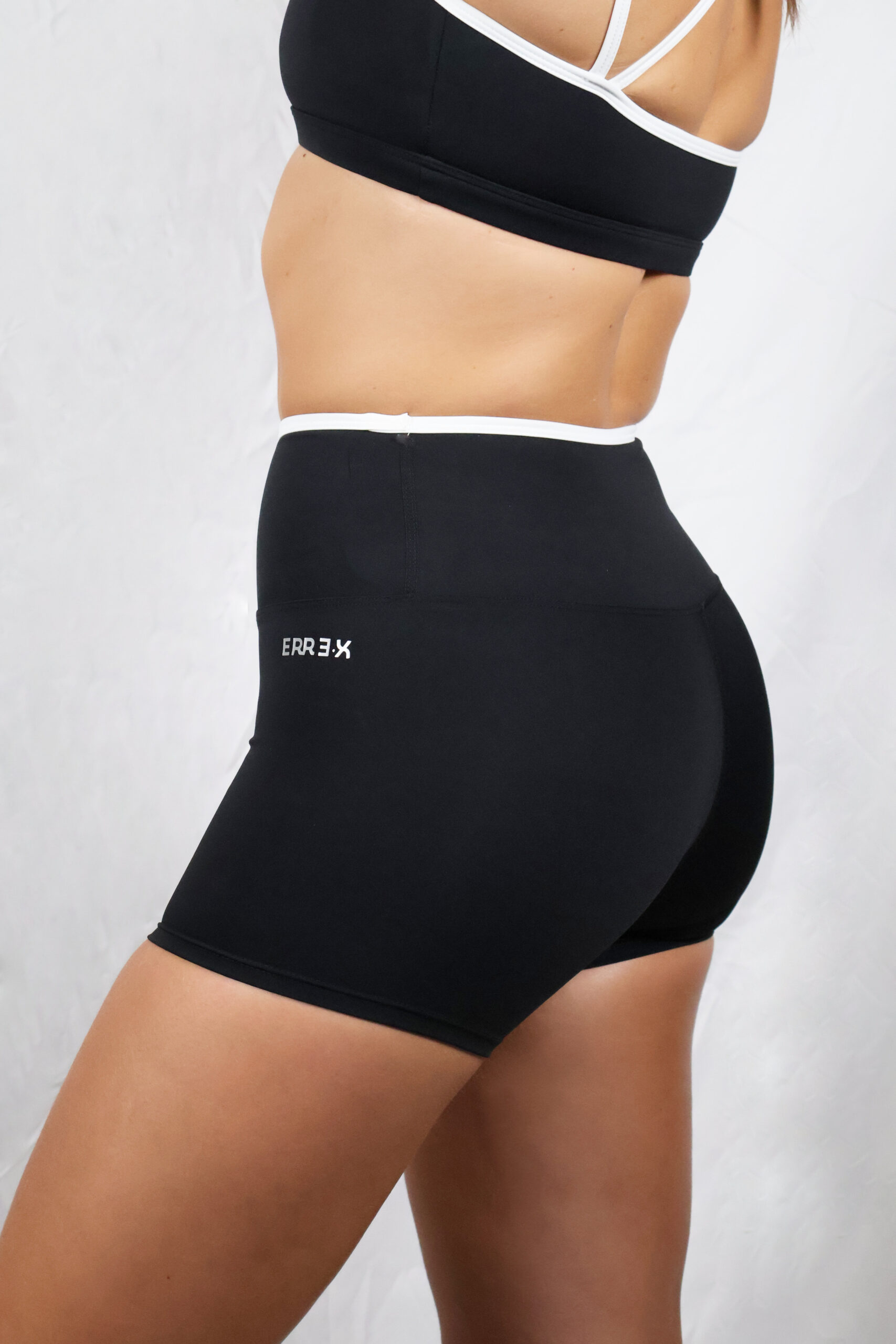 SHORT MARRA 5 E Conjunto negro corto2 scaled