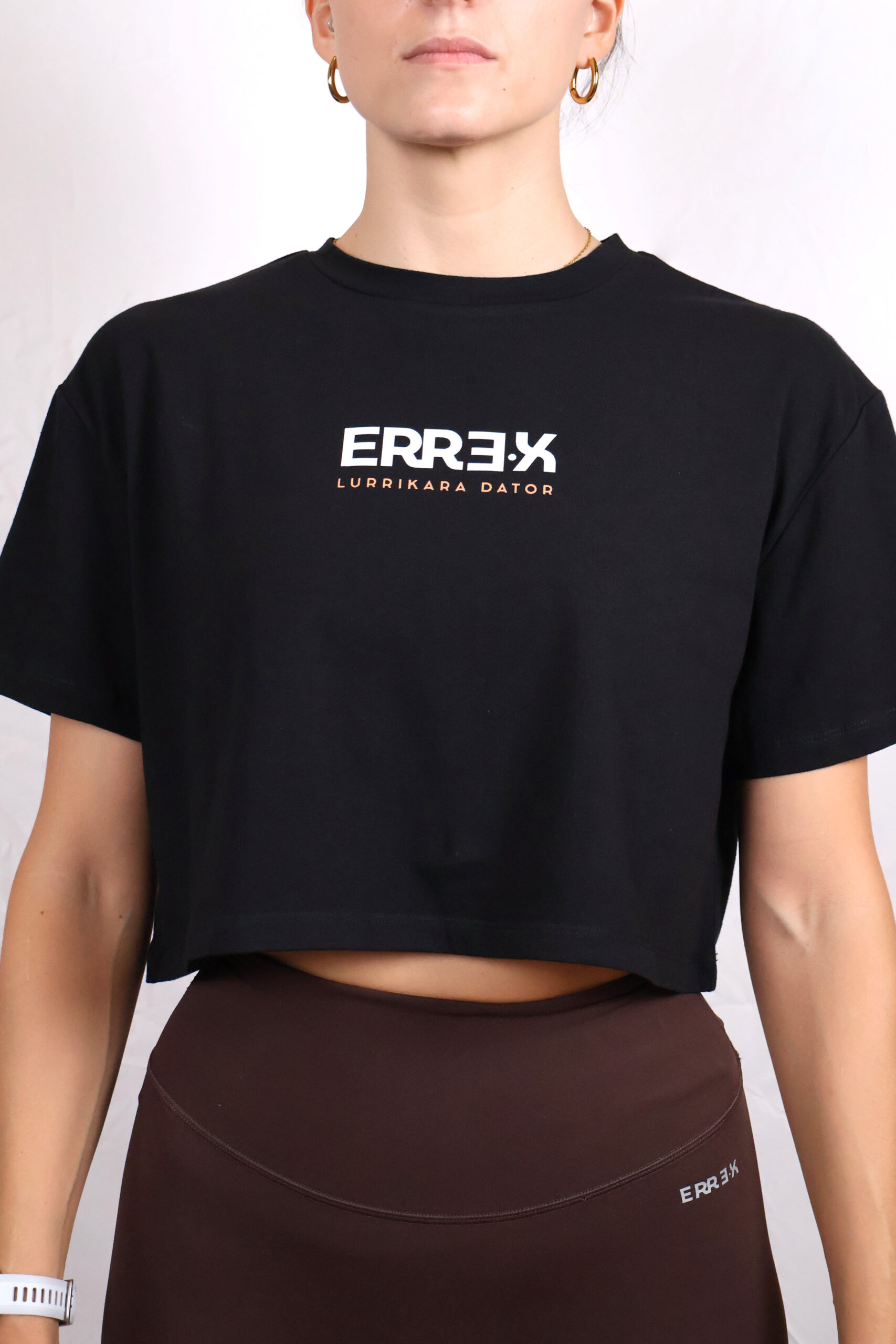 CROP TOP URKIOLA 3 E Cami negra chica2 scaled